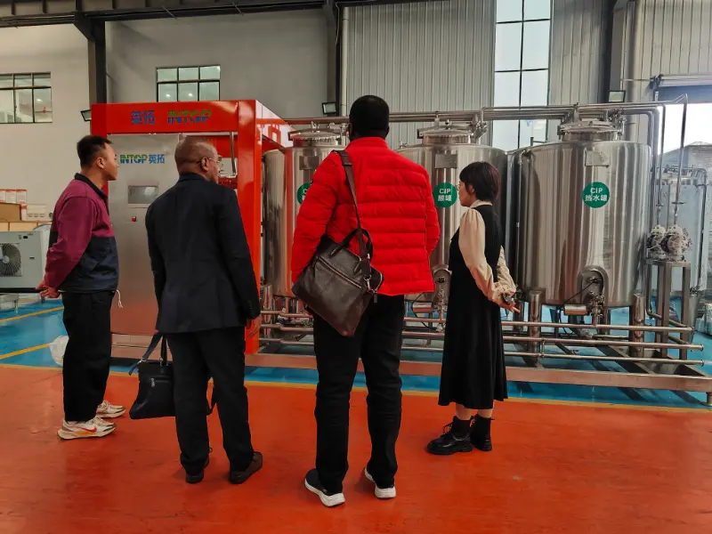 INTOP vestig suksesvol gesuiwerde waterdrankproduksielyn in Tanzanië
